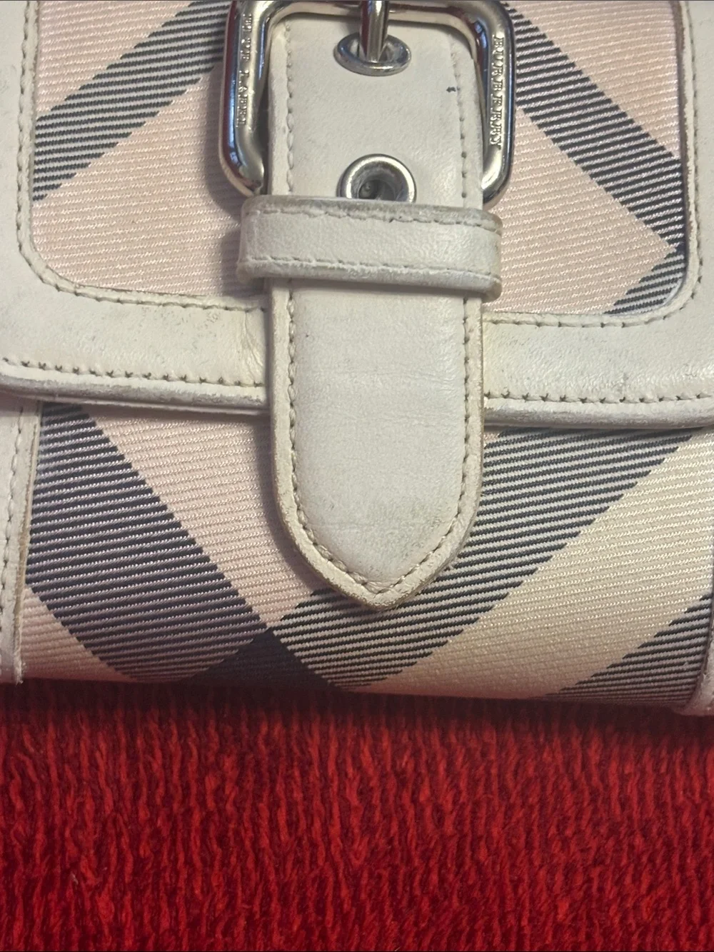 Burberryblu label  Cream and Beige Buckle Accent kisslock  Wallet